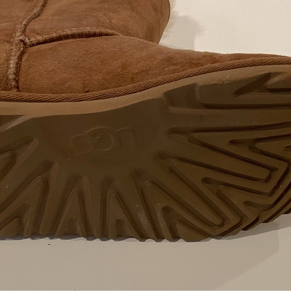 KIDS UGGS SIZE 5 USED - Picture 4 of 6